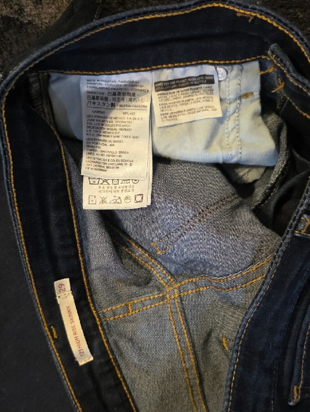 Levi's 721 High Rise Skinny Dark Blue Jeans with Gold Stitching - Picture 6 of 6